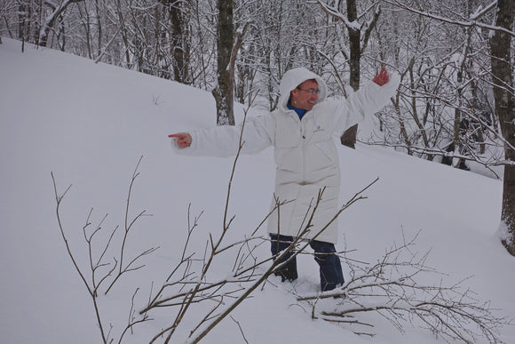 Wintercamping und Tierbeobachtung im Schnee